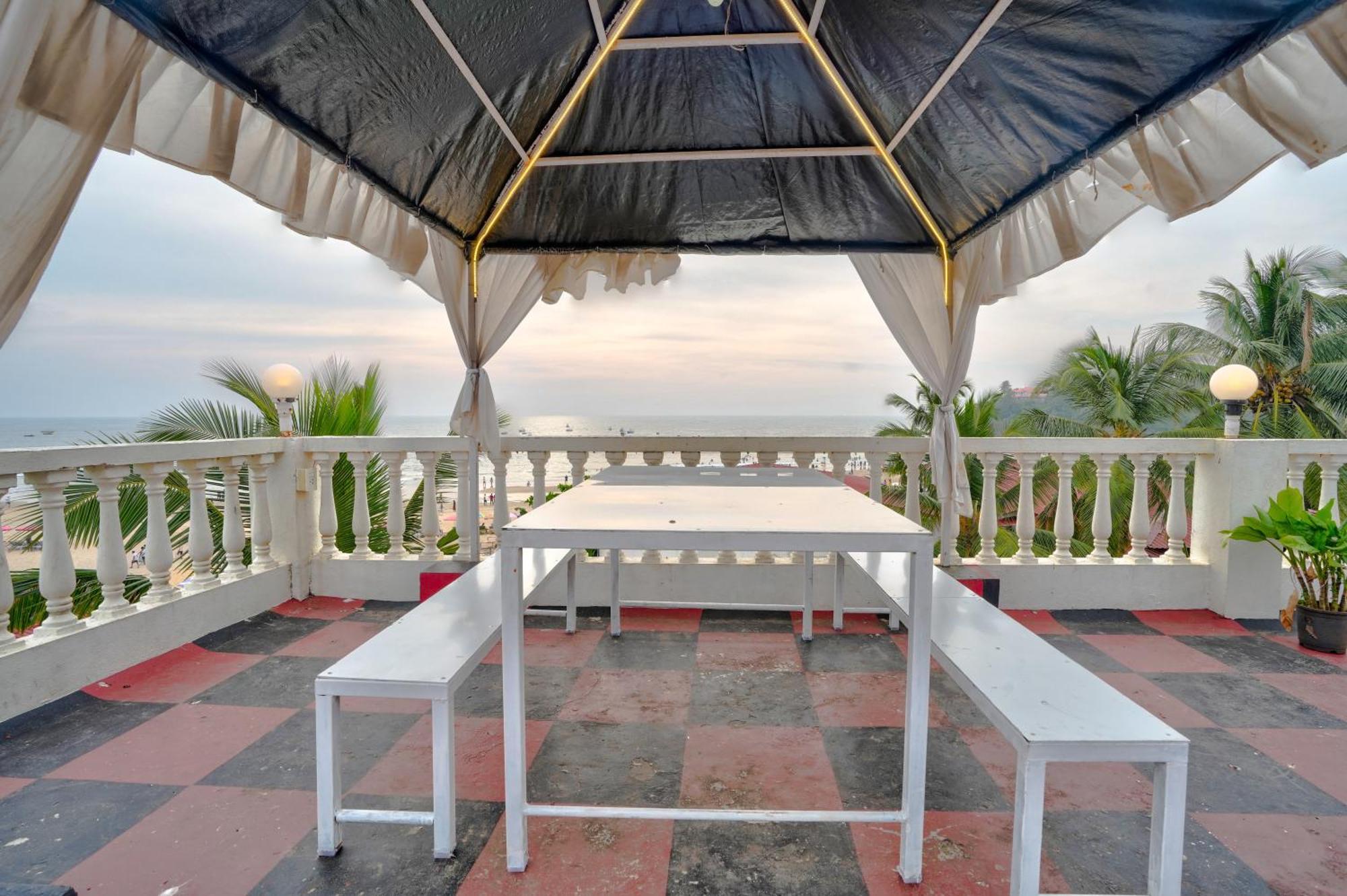 Hotel Salty Waves Бага Экстерьер фото