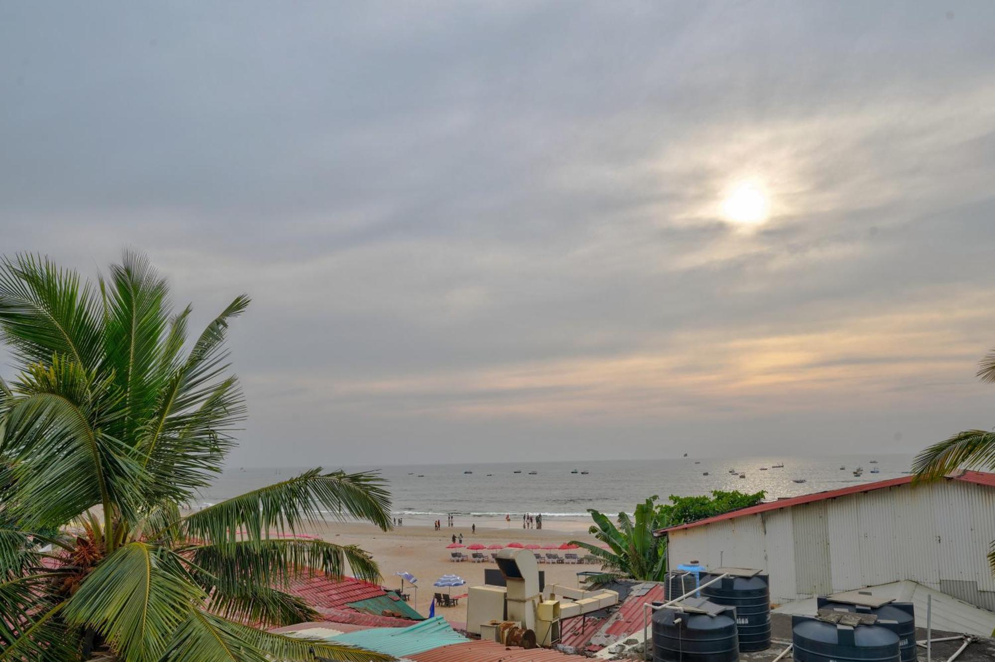 Hotel Salty Waves Бага Экстерьер фото