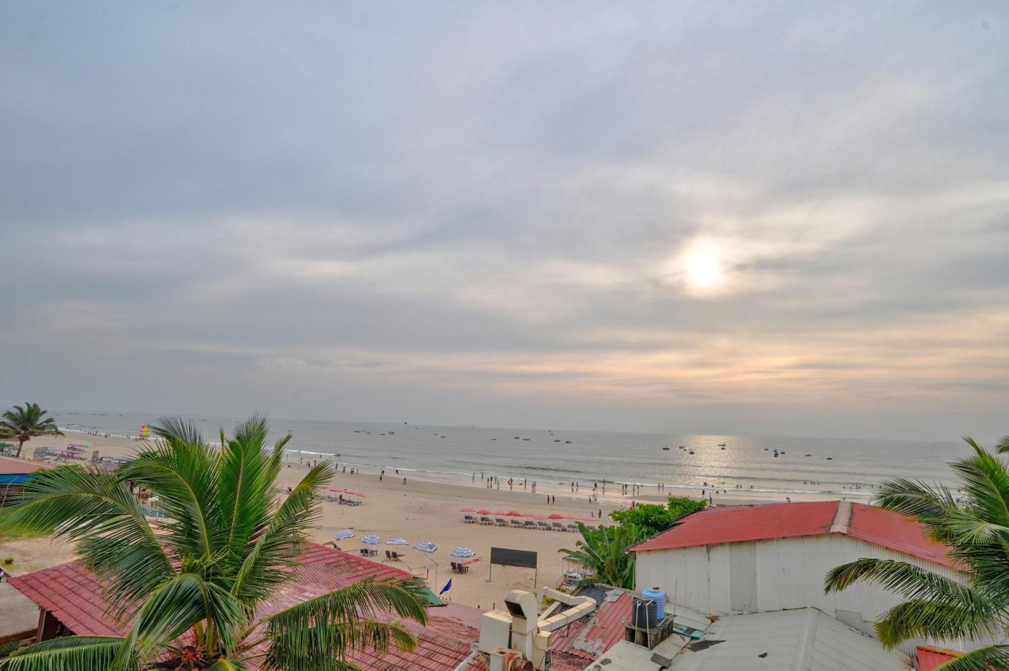 Hotel Salty Waves Бага Экстерьер фото