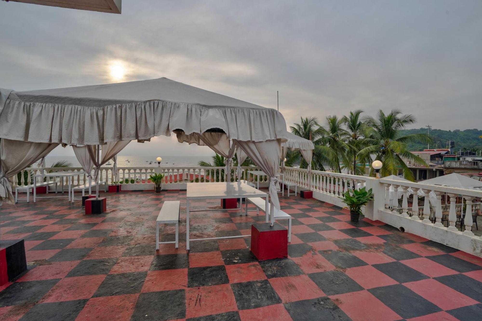 Hotel Salty Waves Бага Экстерьер фото