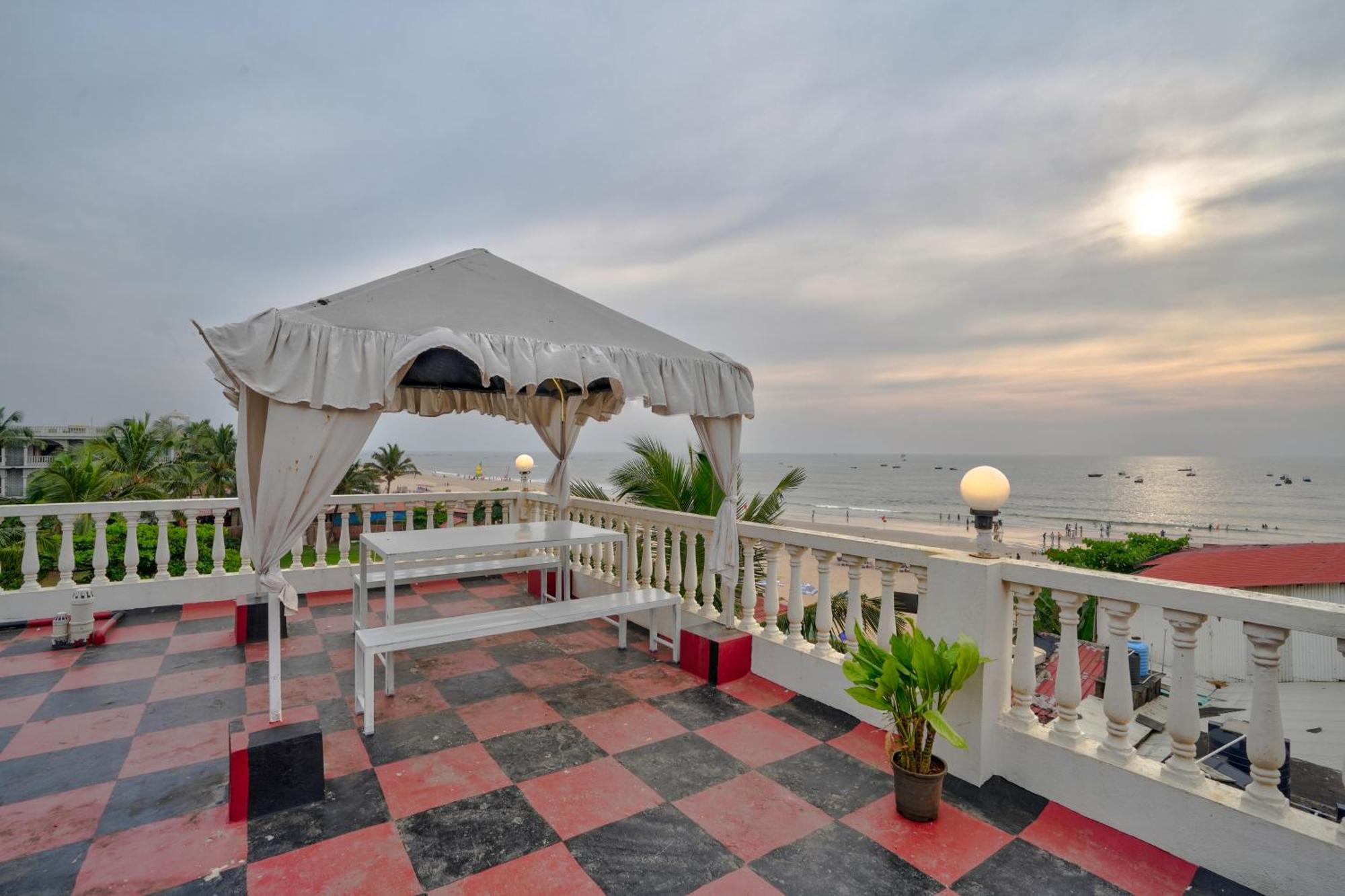 Hotel Salty Waves Бага Экстерьер фото